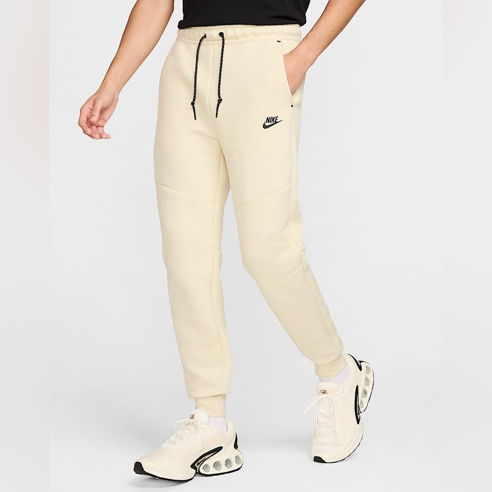 Sz Small Nike Tech
Men's Fleece Joggers
